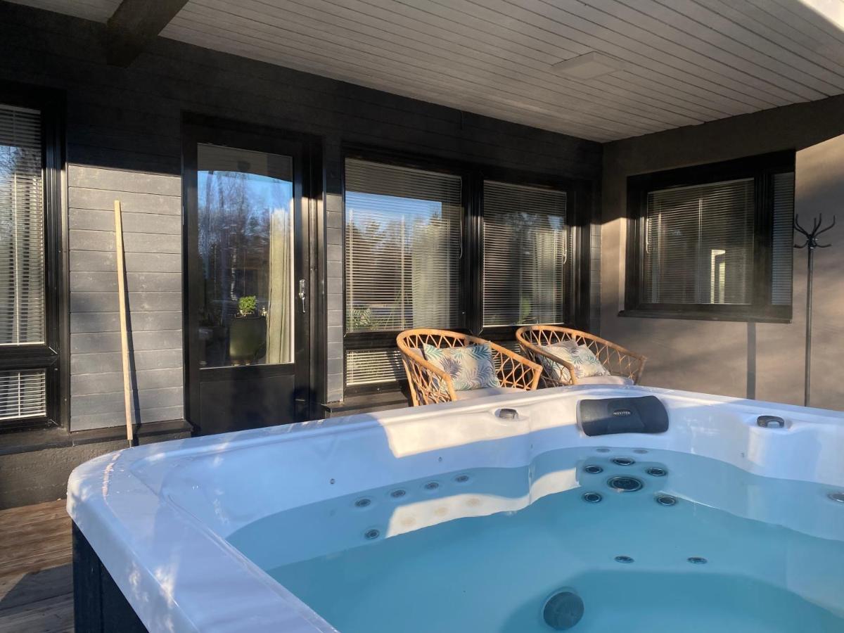 Idyllic Villa Unikko With Jacuzzi And Sauna Пори Экстерьер фото